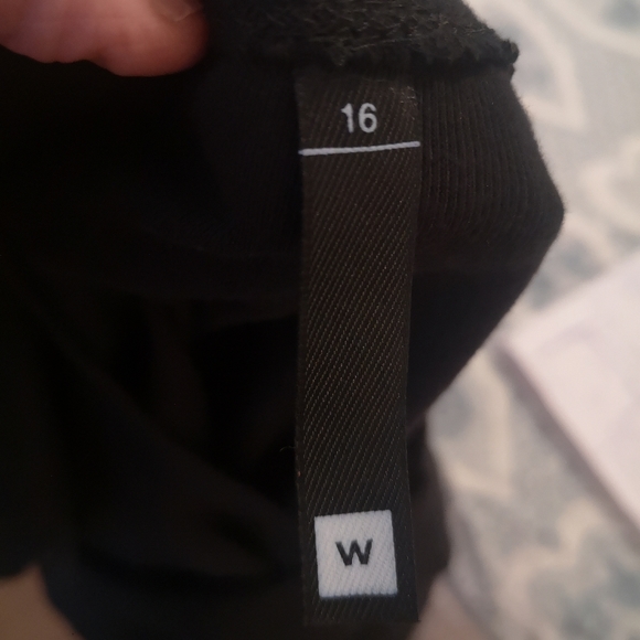 3/$20 Woolworths short-sleeve cotton black t-shirt - Picture 3 of 5